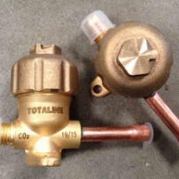 ventil servisní  pro chladiva  vč, CO2 (R744)Totaline 1/4"x7/16"